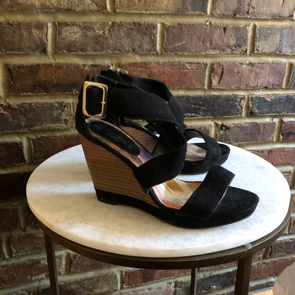 Black strappy wedge, size 9 (39)